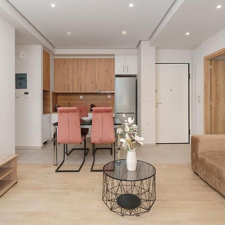 Chic Apartment Near Acropolis Atene Esterno foto