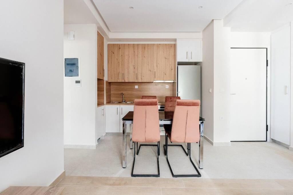 Chic Apartment Near Acropolis Atene Esterno foto