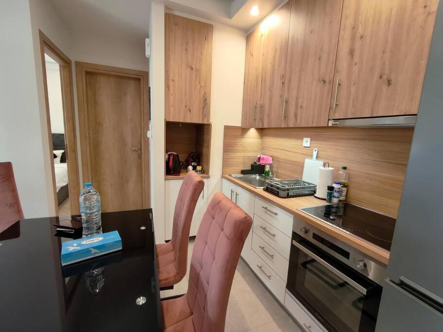 Chic Apartment Near Acropolis Atene Esterno foto