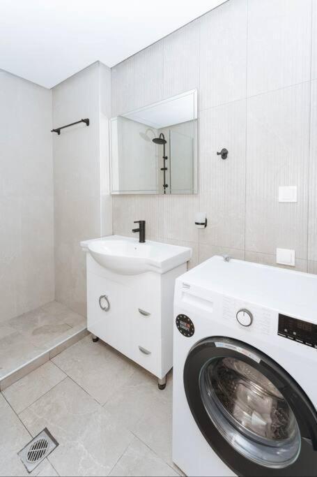 Chic Apartment Near Acropolis Atene Esterno foto